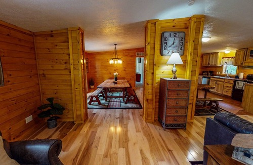 Nelsonville Cabin | Secluded Black Bear Lodge w/Private Pool & Hot Tub near Hocking Hills Ohio