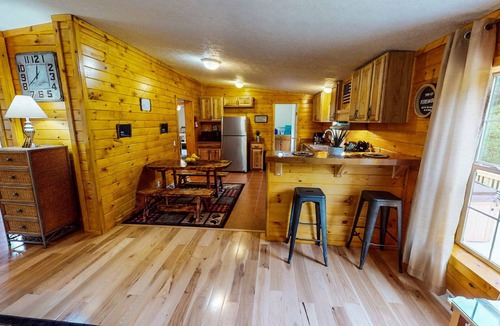 Nelsonville Cabin | Secluded Black Bear Lodge w/Private Pool & Hot Tub near Hocking Hills Ohio