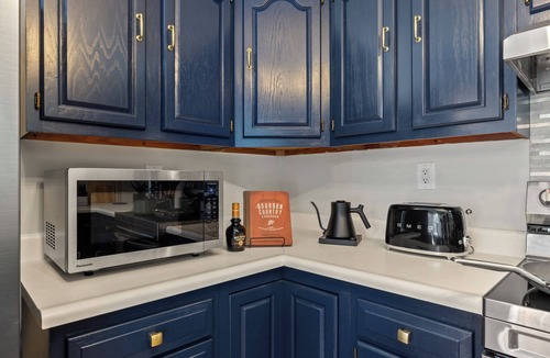 Chaplin House | Secluded Bourbon Trail Retreat Hot Tub, Barrel Sauna, Fire Pit, Game Room