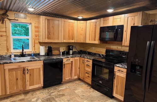 Reelsville Cabin | Secluded Cabin in the Woods, Private Nature Retreat Near Greencastle & I-70