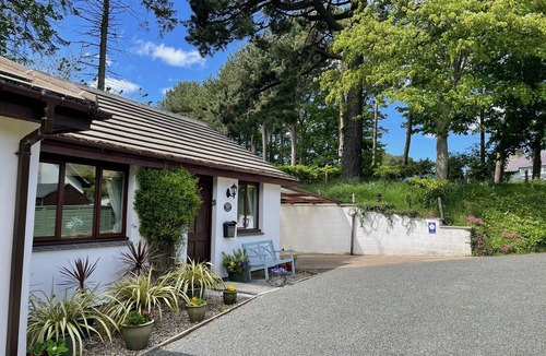 Alnmouth Cottage | Secluded Coastal Cottage parking, garden, tree house, bike shed. Beach - 5 mins.