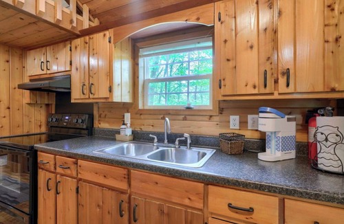 Logan Cottage | Secluded cottage 3 miles from Old Man's Cave