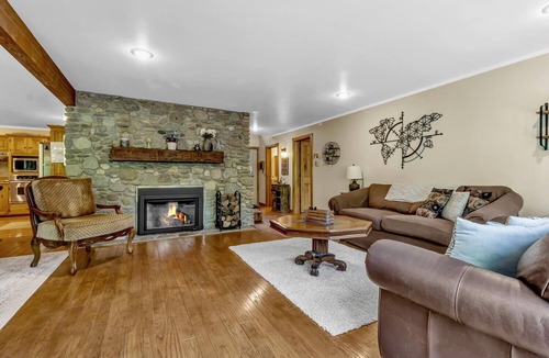 Ellicottville Ski Chalet | Secluded EVL Getaway with Hot tub, Sauna, Fire Pit, Gym & Game room