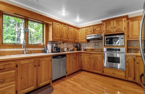 Ellicottville Ski Chalet | Secluded EVL Getaway with Hot tub, Sauna, Fire Pit, Gym & Game room