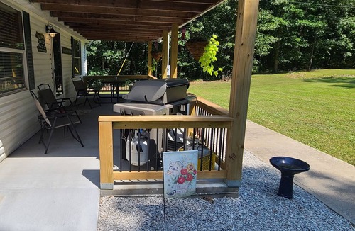 Warsaw House | Secluded Home Outside Warsaw with big yard and lots of privacy.