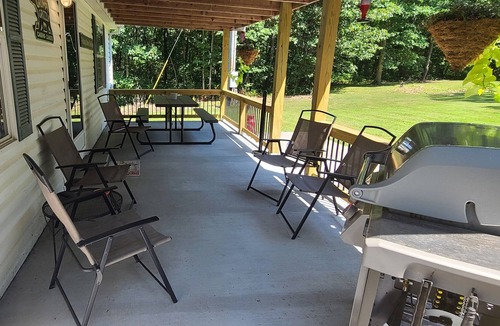 Warsaw House | Secluded Home Outside Warsaw with big yard and lots of privacy.