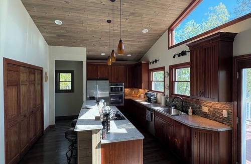 Millersburg Cabin | Secluded Lake house on 2.5 Acres with boat dock and public launch - sleeps 10