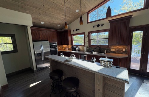 Millersburg Cabin | Secluded Lake house on 2.5 Acres with boat dock and public launch - sleeps 10