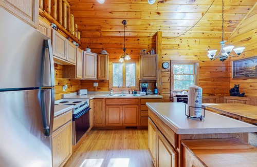 Lac du Flambeau House | Secluded Lakefront Nature Retreat with Fire pit, WFH Desk, WIFI & Private W/D