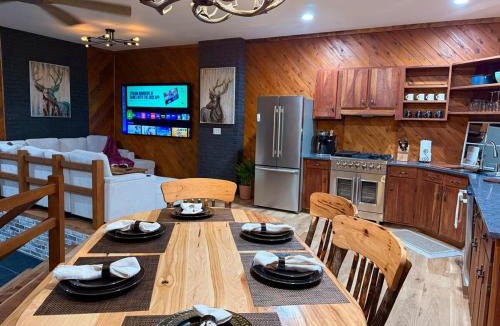 South Bloomingville House | Secluded, Luxuriously Remodeled, Gaming, Hot Tub!
