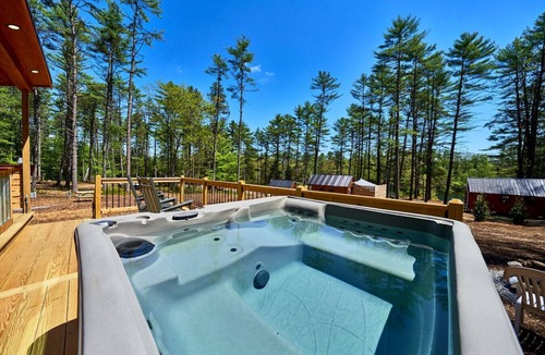 Oxford Cabin | Secluded Modern Cabin Surrounded by Trees