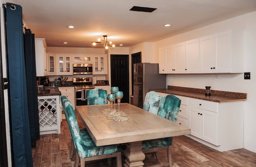 Gober House | Secluded TX Ranch Retreat. Romantic Sunsets , Hot-tub, Pet-friendly & Gated!