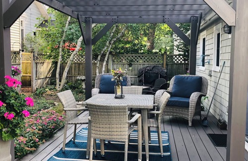 Frankfort Cottage | Secret Garden Cottage steps from Lake Michigan beach