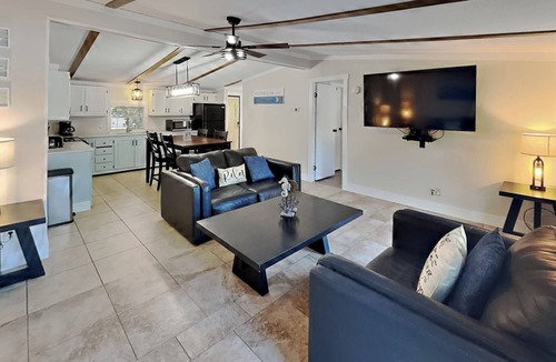 Put-in-Bay House | See the Pool, Skip the Crowd | 8 ppl | IC22