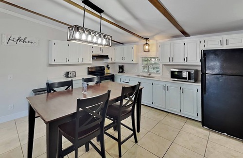 Put-in-Bay House | See the Pool, Skip the Crowd | 8 ppl | IC22