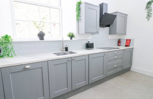 Eastgate House | SERAPHIM HOUSE, pet friendly, with hot tub in St John's Chapel