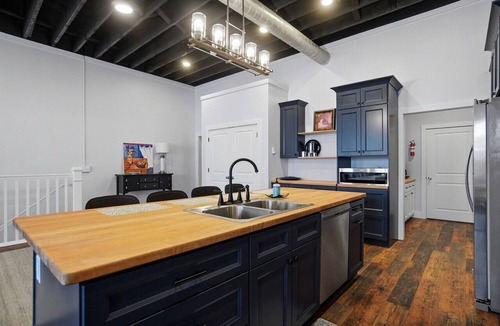 Deshler Apartment | Serene 1750 Sq Ft Loft Luxury Apartment