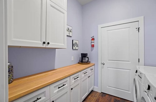 Deshler Apartment | Serene 1750 Sq Ft Loft Luxury Apartment