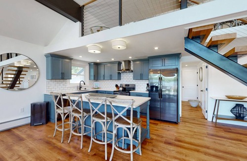 Bradford Cottage | Serene 2-Cottage Lakefront Retreat