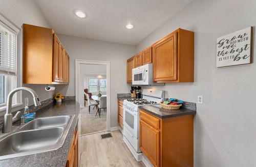 Rockhill Manor House | Serene Haven Retreat 2BR 1BTH in Holmes Rd KCMO