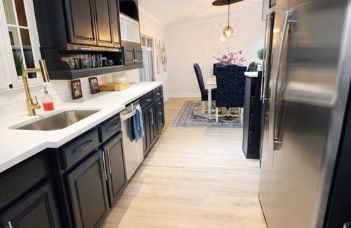 East Cleveland House | Serene King Suite Retreat