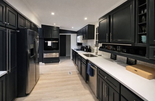 East Cleveland House | Serene King Suite Retreat