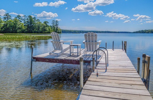 Windham House | Serene Modern 4-bedroom Lakefront Home on Highland Lake, 20 mins from Portland