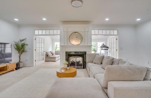 Shirley House | Serene & Sleek Family Retreat w/Office in Shirley