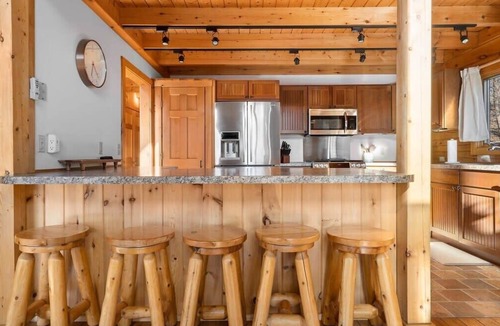 Traverse City House | Serene Slope Lodge Cabin