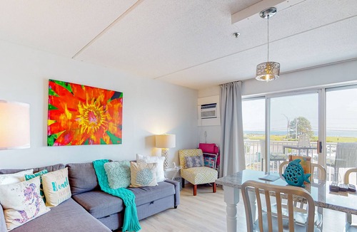 Hampton Condo | Serenity by the Sea Beach Condo with Free WiFi, Shared Pool, & Ocean Views