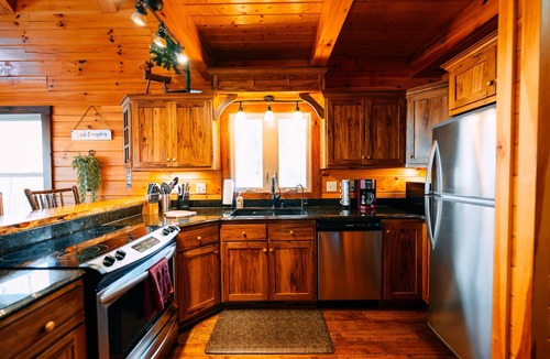 Logan Cabin | Serenity Now | Hocking Hills, Covered Hot Tub