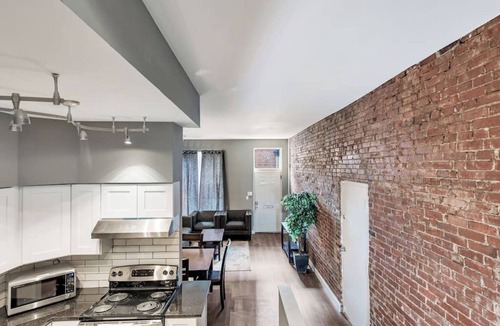Soulard House | Settle into Soulard! 6 beds 2 full baths!