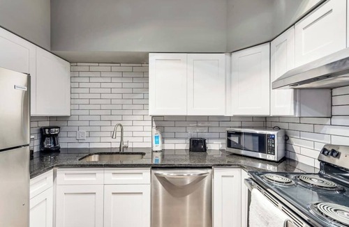 Soulard House | Settle into Soulard! 6 beds 2 full baths!