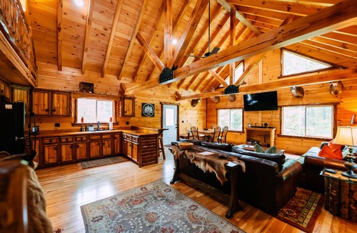 Nelsonville Cabin | Seven Pines | Hocking Hills, 60 Acres, Firepit