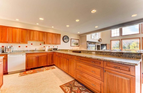 Bretton Woods Villa | SH4 Bretton Woods Condo With Hot Tub, Next to Skiing and Mt Washington Hotel, ski Slopes Views!