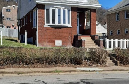 McKnight House | Sha-Ron's Place 2 bedroom home in McKees Rock, Pittsburgh