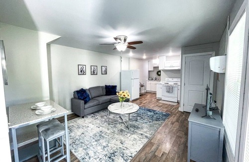 London Apartment | Shady Oaks Condo- King Bed, Walk to Main St.