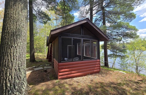 Tomahawk Cabin | Shady Rest Cabin #6, Lakefront, Beach, Dock, Swimming, Firepit