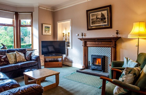 Cairnbaan Villa | Shelburne Lodge-Beautiful holiday home-on the Crinan Canal 5BR sleeps 10