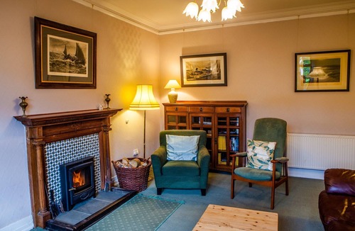 Cairnbaan Villa | Shelburne Lodge-Beautiful holiday home-on the Crinan Canal 5BR sleeps 10