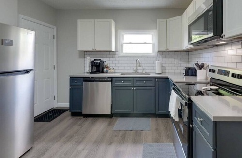 Columbus Villa | Sheldon Gold - Chic 3BR, Fenced Yard