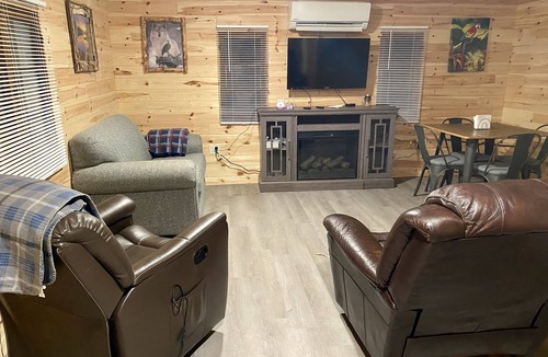 Grayling Cabin | Shelly J Cabin at Kin Cabins w AC, fireplace, canoe