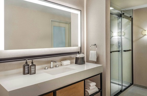 Neighborhood Nine Hotel | Sheraton Commander Hotel