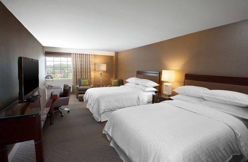 Moon Township Hotel | Sheraton Pittsburgh Airport Hotel
