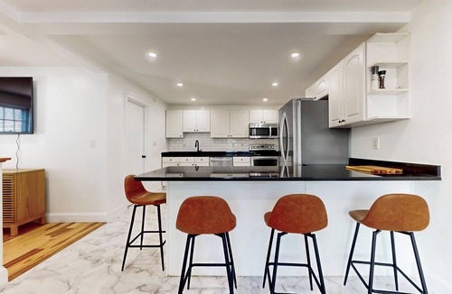 Everett House | Shop, Dine, Unwind! Gateway to Boston Sights