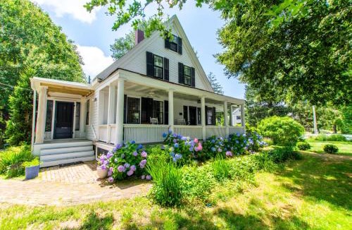 Yarmouth Port House | Shopping Restaurants 6 mins to Beach AC