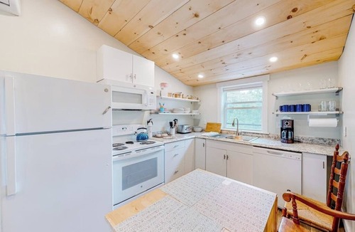 Kennebunk Condo | Shorelands, Unit 44-3 | Condo in Kennebunk with pool and playground access