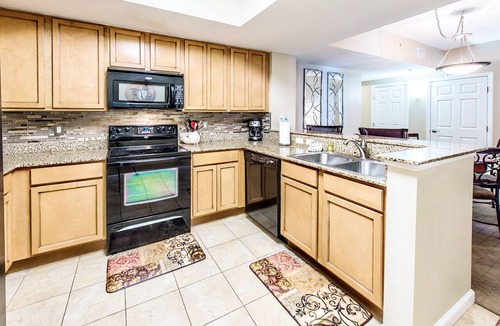Destin Condo | 🌴Short Drive to Beach + Lagoon Pool -Palms 11015🌴☀️