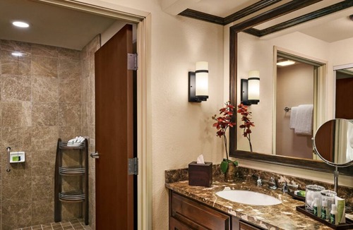Gainey Village Villas House | Short Drive to Desert Botanical Gardens! 2 Pet-friendly Suites w/ Free Parking!