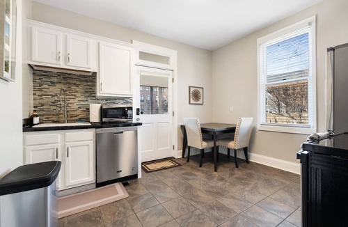 Italian Village Apartment | Short North Landing - Walkable and Pets Welcome